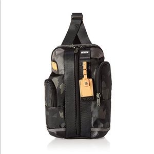 Tumi alpha bravo monterey sling